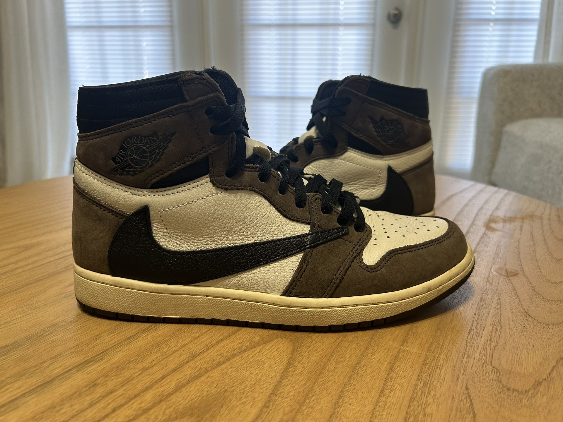 Travis Scott Jordan 1s Size 10