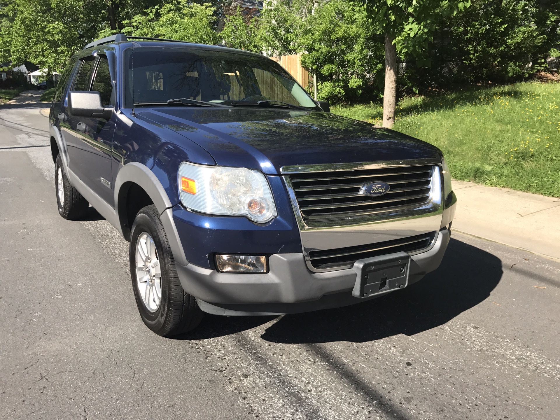 $2890 Firm price !!! 2006 Ford Explorer 4x4 Cold AC. CHEAP !!!
