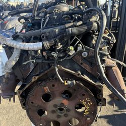 2002 GMC Savanna 2500 5.7 Engine $1100