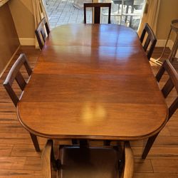 Antique Dinning Table w/6- Chairs