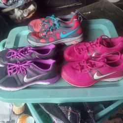 Women Nike Shoes Size 8 Half.