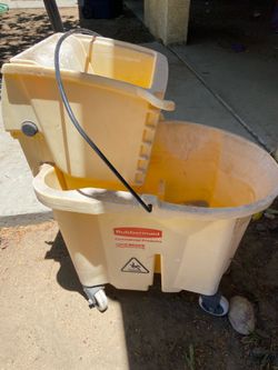 Rubbermaid mop bucket