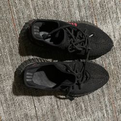 Black/red Yeezy 
