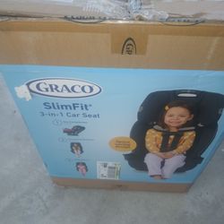 Carseat Graco 3 in 1 New In Box