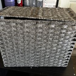 Woven storage basket with lid NWT