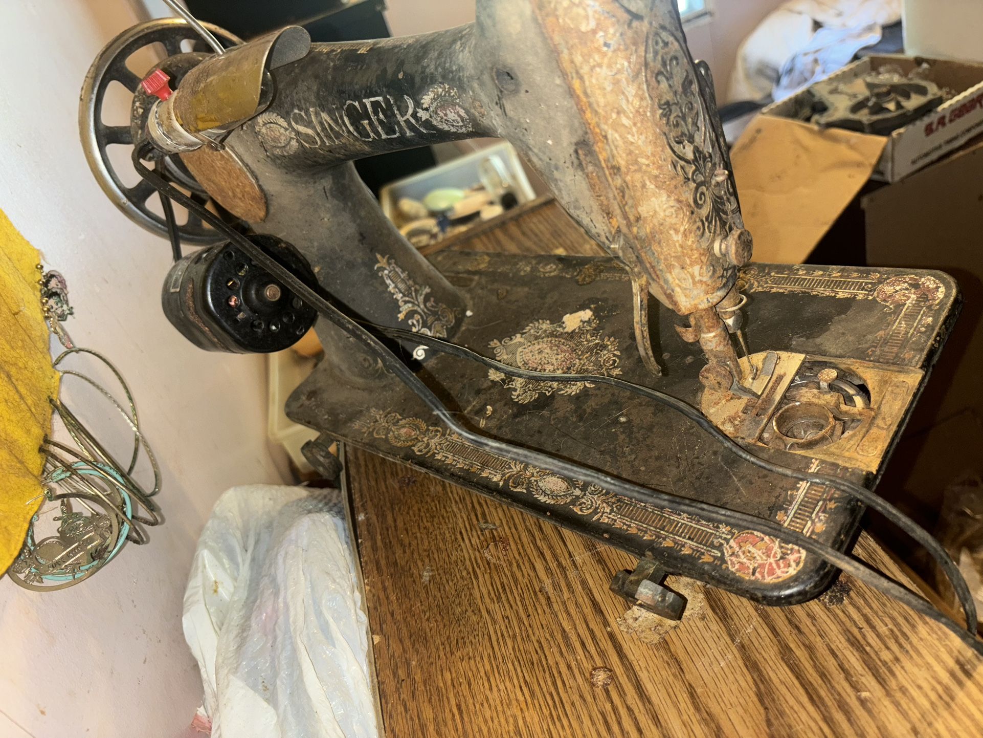 Vintage Sewing Machine Singer