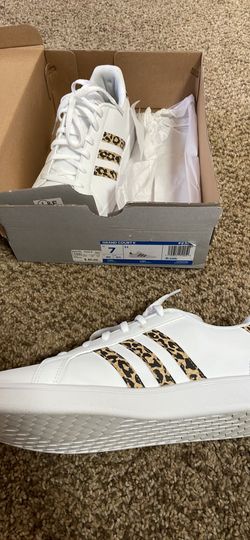 Adidas women’s Sz 7