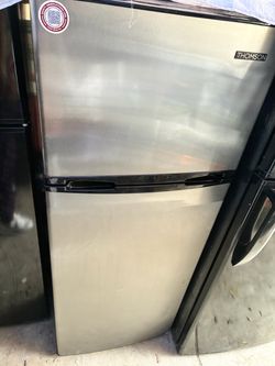 Medium refrigerator