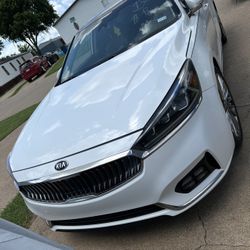 2017 KIA Cadenza