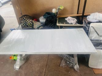 table and  chairs learher and wood excellent quality