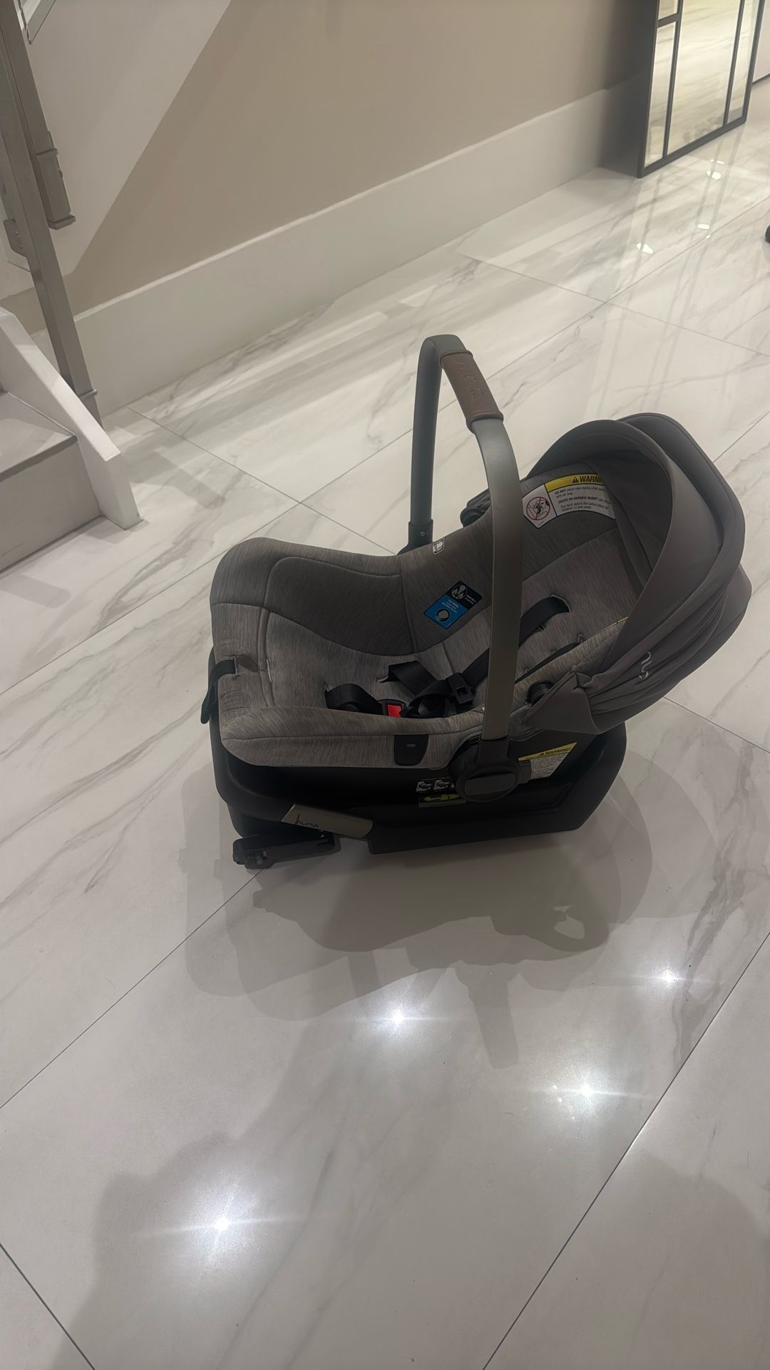 Nuna Pipa Lite Infant Car Seat + Base | Lightweight, Excellent Condition