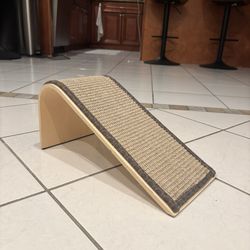 Cat Scratching Ramp – Like New, Barely Used