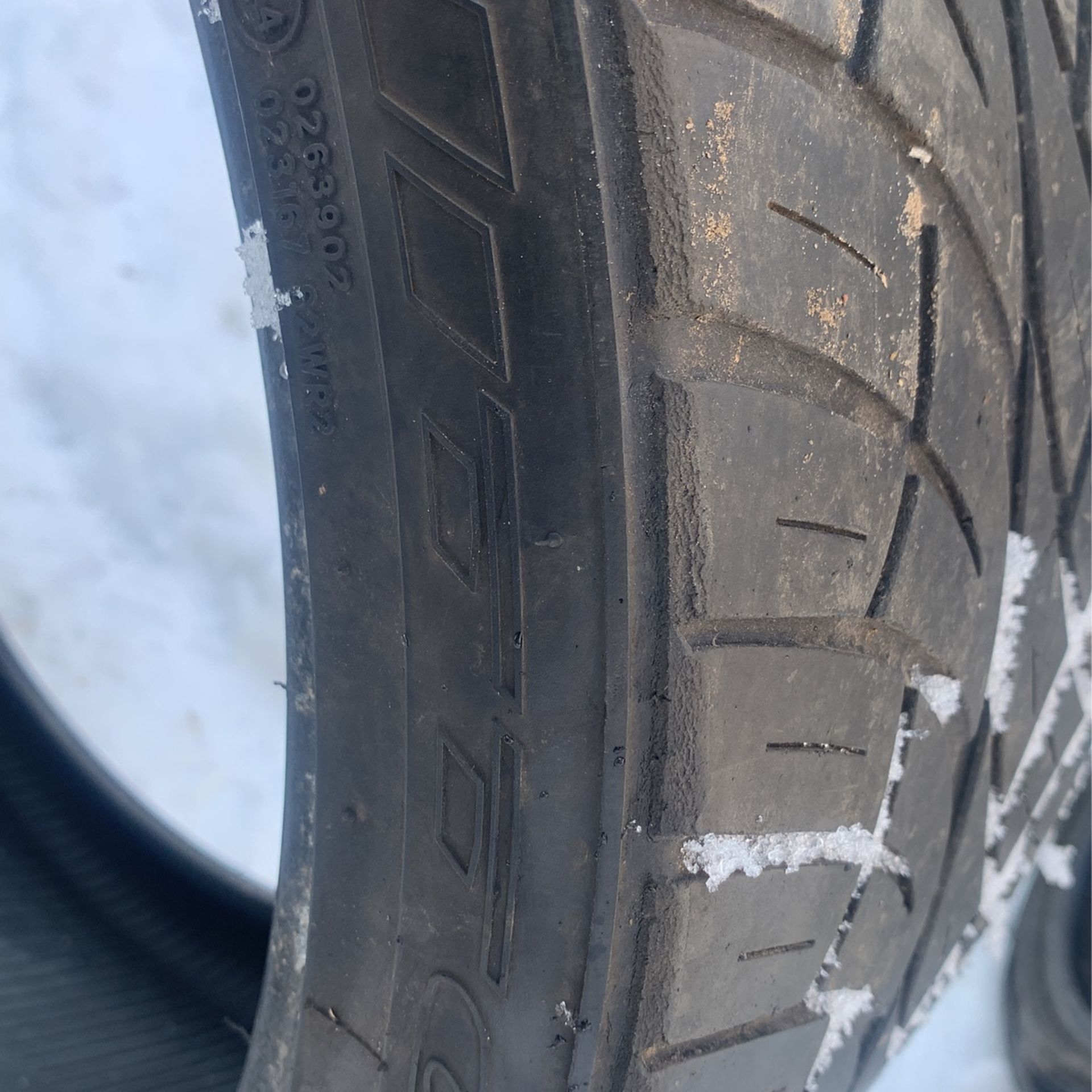 265/35R22 Nitto
