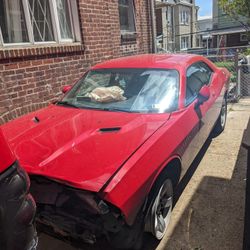 2013 Dodge Challenger Parts Out
