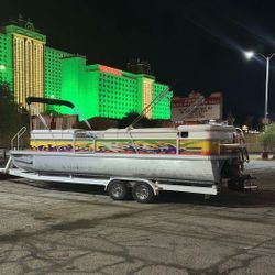 2003 26ft Playcraft 2600 Tritoon Boat