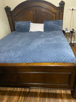 Traditional Wood Bed Frame with Headboard
