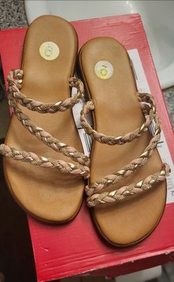 Sandalias size 9.