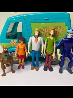 Scooby Doo Mystery Machine and figures