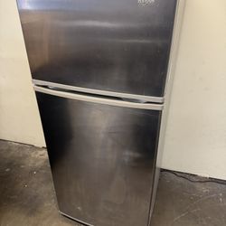 Whirlpool Apartment Size Top Freezer Refrigerator Stainless Steel 