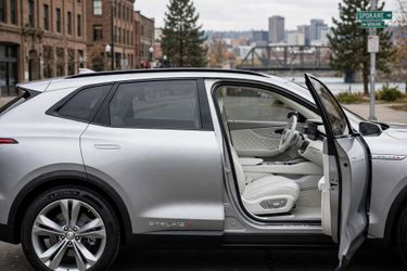 Stela 12S Silver SUV