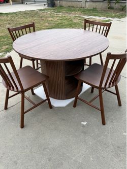 Round dinner table with 4 chairs with solid wood and walnut wood
