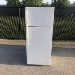 Fridge With Ice Maker 