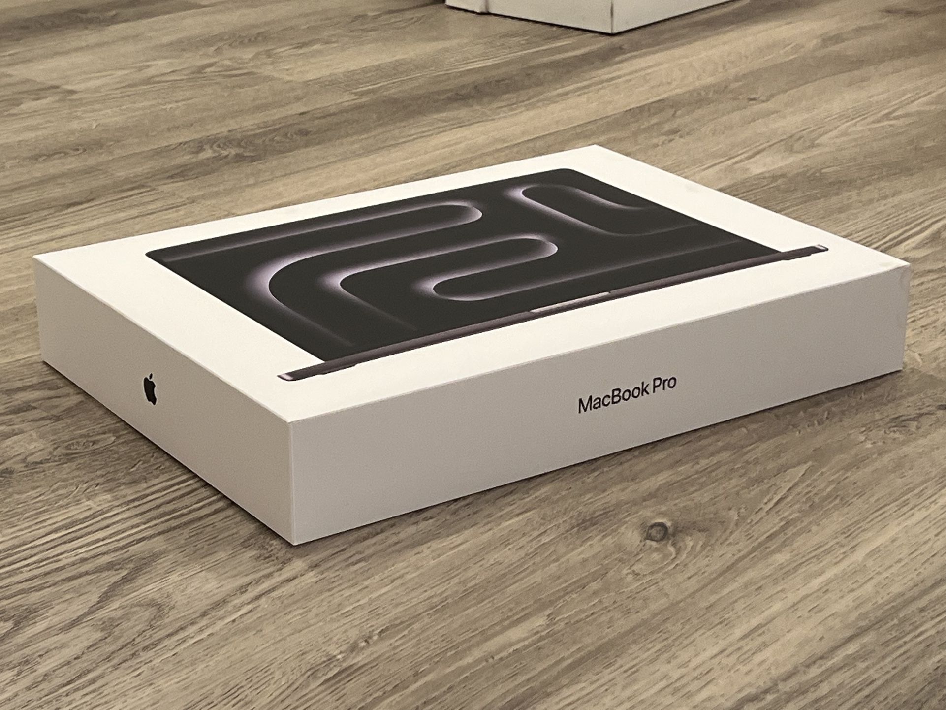 2025 MacBook Pro 16 inches M4 Pro Chip 24gb Memory 512gb SSD (MX2X3LL/A)