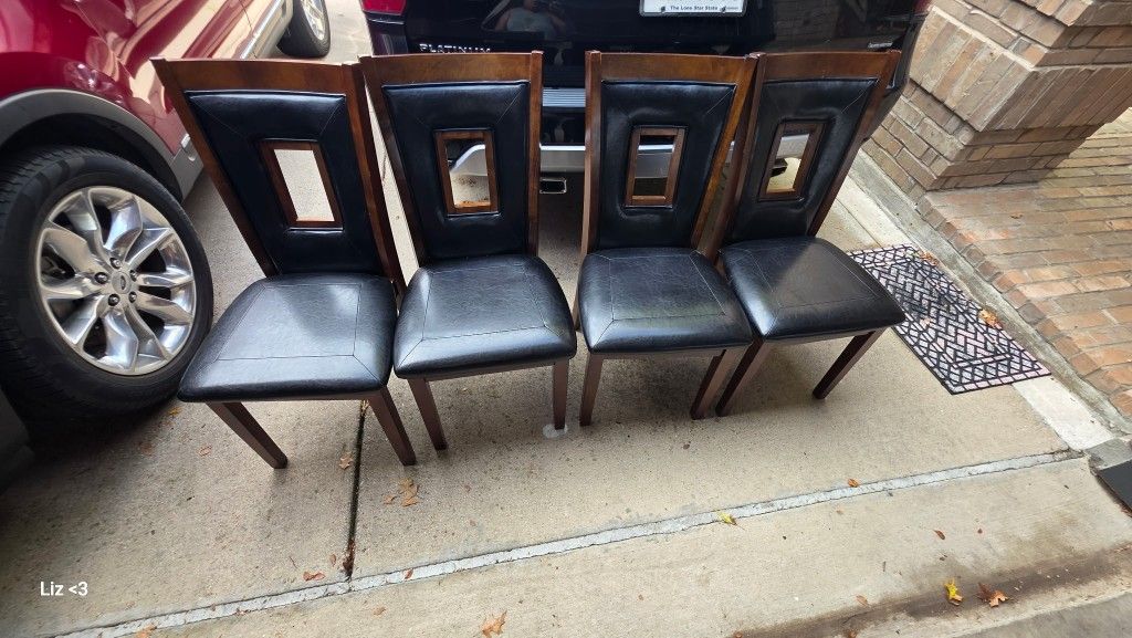 4 Dinning Chairs