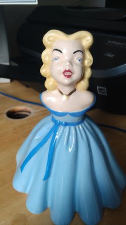 Porcelain girl. 5 inch. Holland mold. Numbered