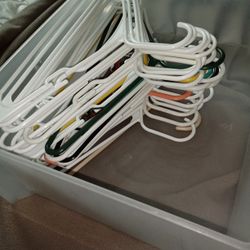 25 Strong Plastic Hangers