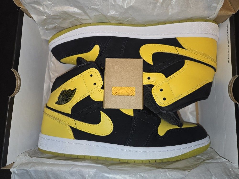 AIR JORDAN 1 MID SE
10.5