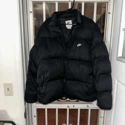 NIKE PUFFER
