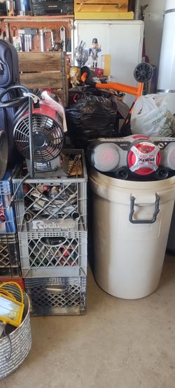 Muchos Artículos de venta tomorrow 7am 2pm direction 41195 Torrey pine ct Hemet CA