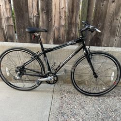 Trek 7.5 FX/ 700C Tires / 43 cm/ 27 Speed Road Bike