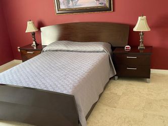 Queen Bedroom Set (NO MATTRESS)
