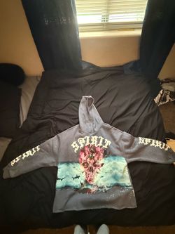 Size large in men’s hoodie