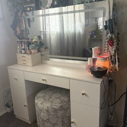 White Light Up Vanity New Condition!
