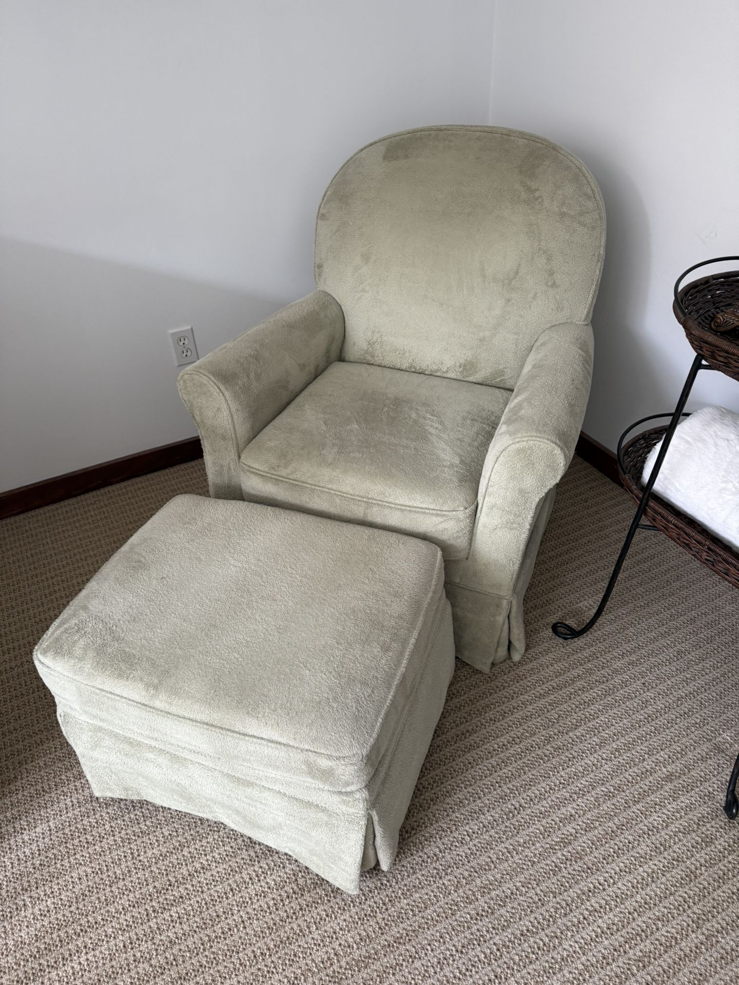 Rocker / glider And O ttoman