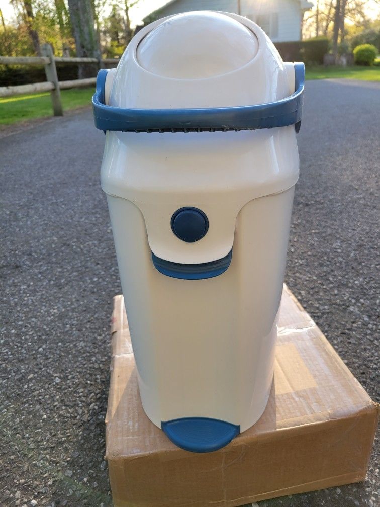 Diaper Champ diaper pail