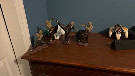 Figurines