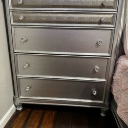 Glam Silver Queen Bedroom Set w/ Croc Leather & Crystal Knobs