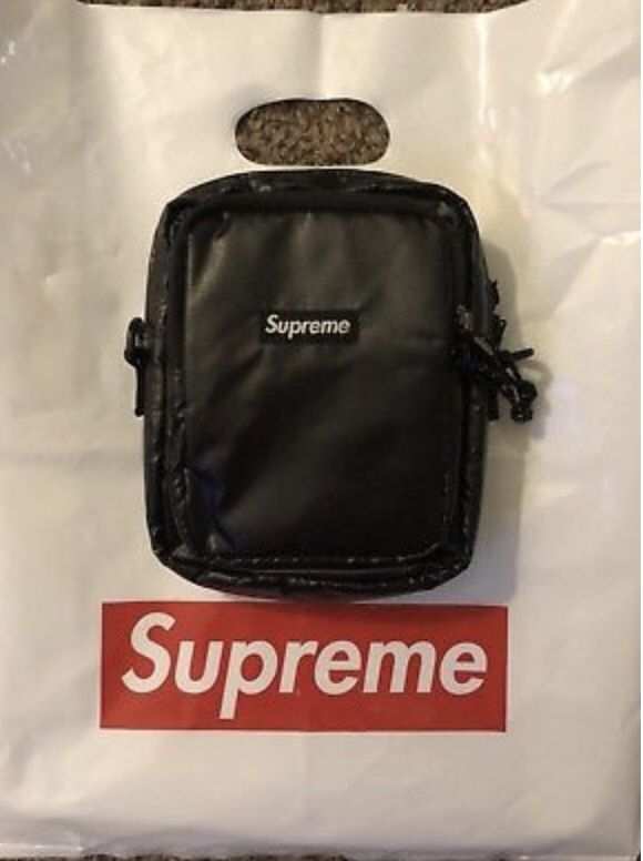 SUPREME (100% AUTHENTIC) FALL ‘17 RAIN SCRATCH TEAR PROOF GORE TEX SHOULDER BAG