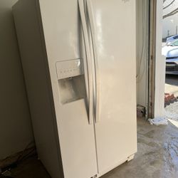 Whirlpool refrigerator - Model WRS322FDAM04