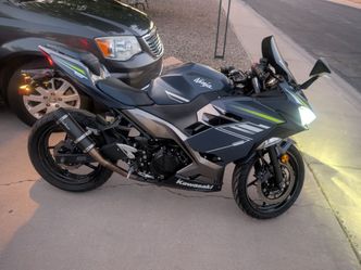 2022 Kawasaki ninja 400 motorcycle