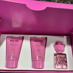 NEW MOSCHINO TOY 2 BUBBLE GUM PERFUME GIFT SET $25!!