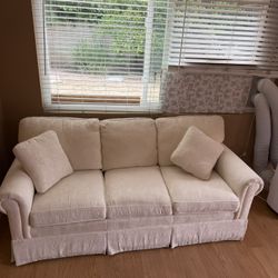 Vintage ethan allen couch 