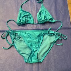 Bikini Medium Top Small Bottoms