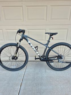 TREK MARLIN 5 MOUNTAIN BIKE, 29ER (LARGE FRAME)