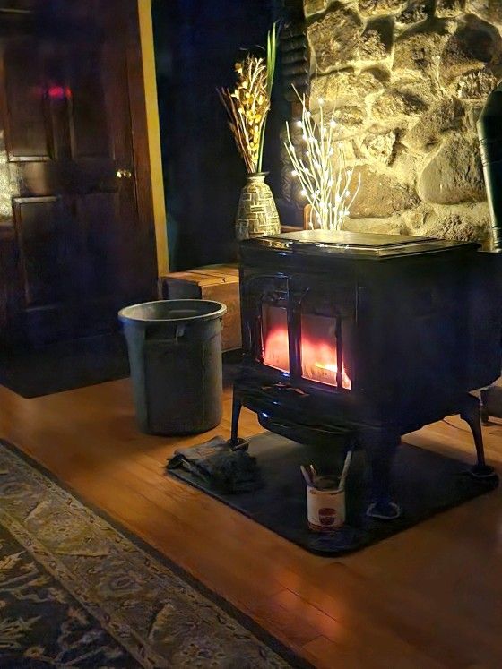 Lopi Leyden 55lb hopper Pellet Stove for Sale in Auburn, NH - OfferUp