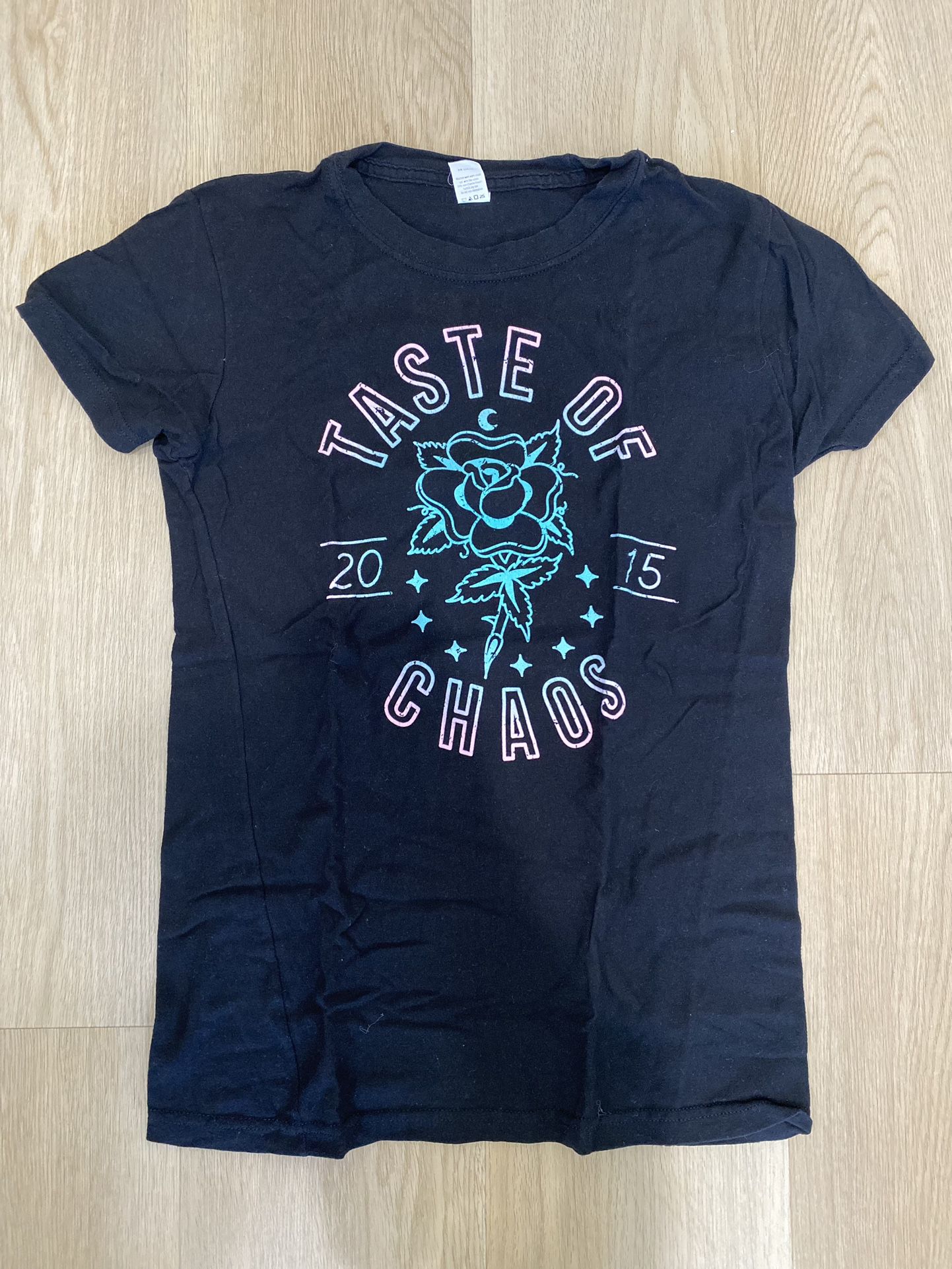 Women’s M Taste Of Chaos 2015 Shirt